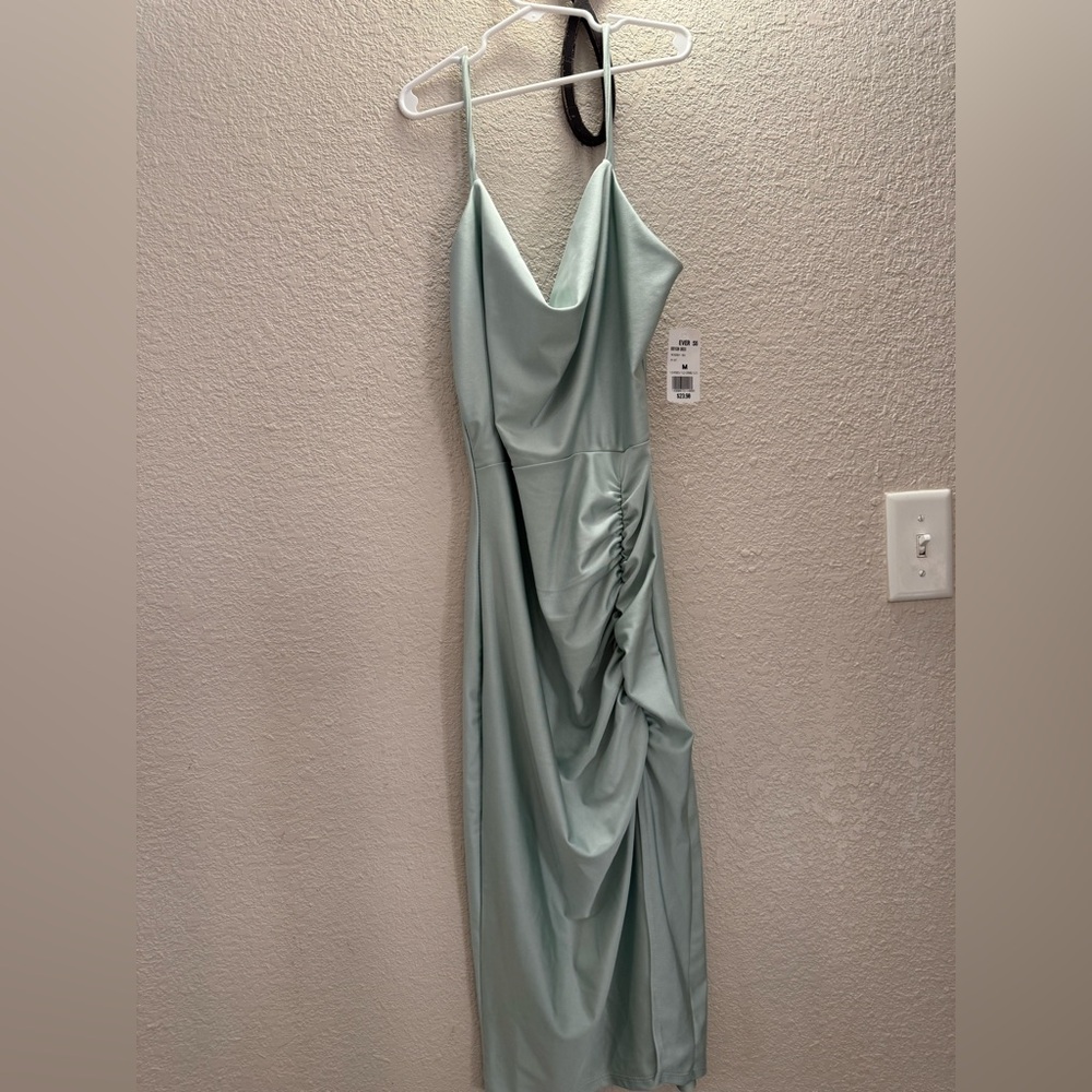 Beautiful new body on dress satin light green